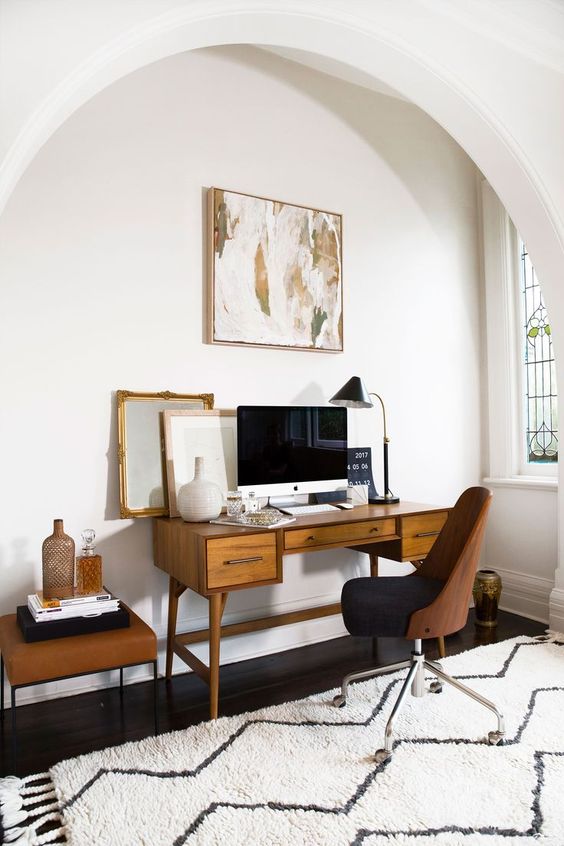 The 8 Best Podcasts To Motivate Your Work Week